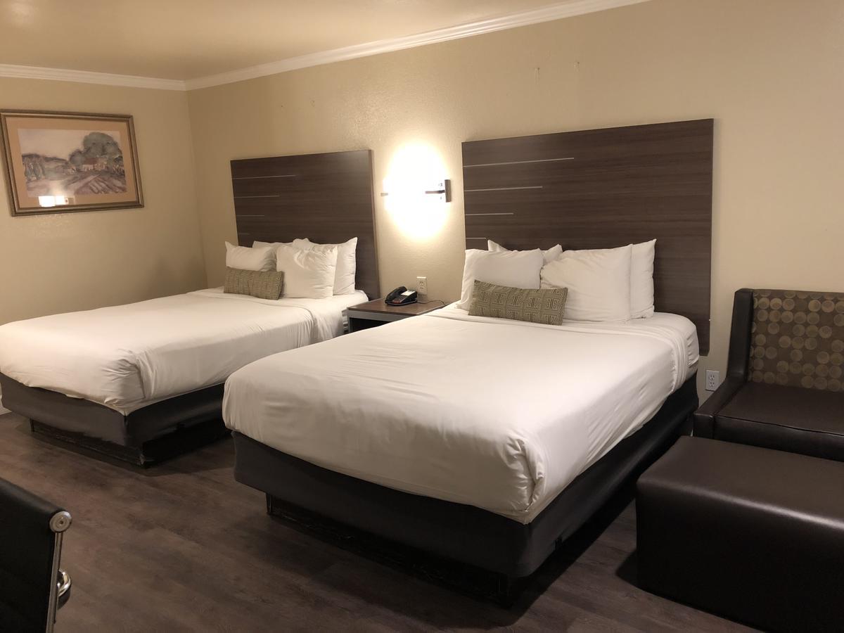 El Castell Motel Monterey Ngoại thất bức ảnh