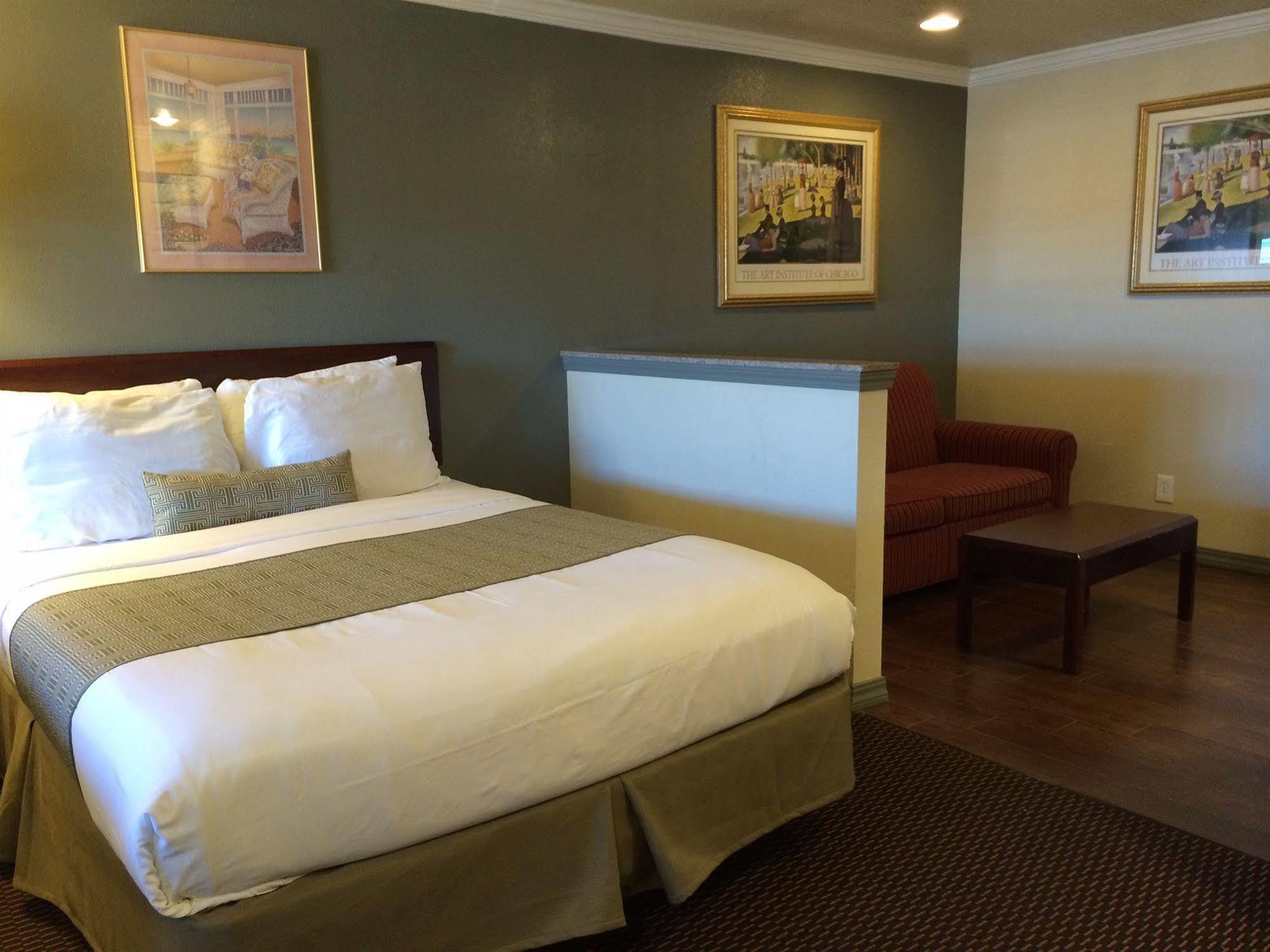 El Castell Motel Monterey Ngoại thất bức ảnh